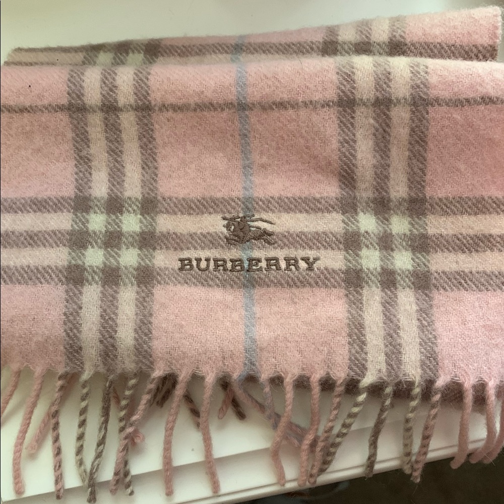 Burberry 100% Lambswool Pink Vintage Scarf